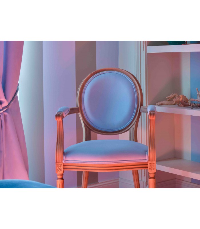 En version Fauteuil ici en finition chêne brulé - velours bleu clair